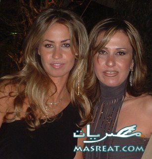 خديجة الجمال زوجة جمال مبارك مع والدتها