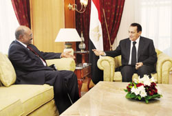 الرئيس مبارك يستقبل البشير ويؤكد دعم مصر لاستقرار السودان