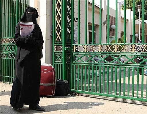 شيوخ السلفية .. النقاب و حجاب العقل يعيد مصر الى عصر الغلمان