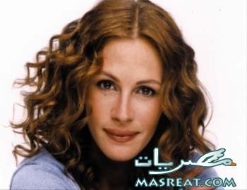 جوليا روبرتس تقع فى غرام طالب