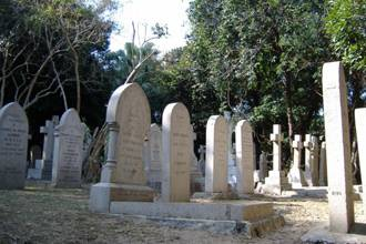 اول مقبرة على الانترنت لعلاج أزمة الازدحام بالمقابر