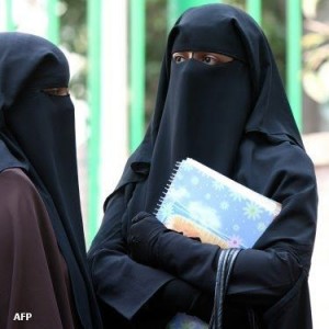 ازمة قرار منع النقاب ازمة قرار منع النقاب